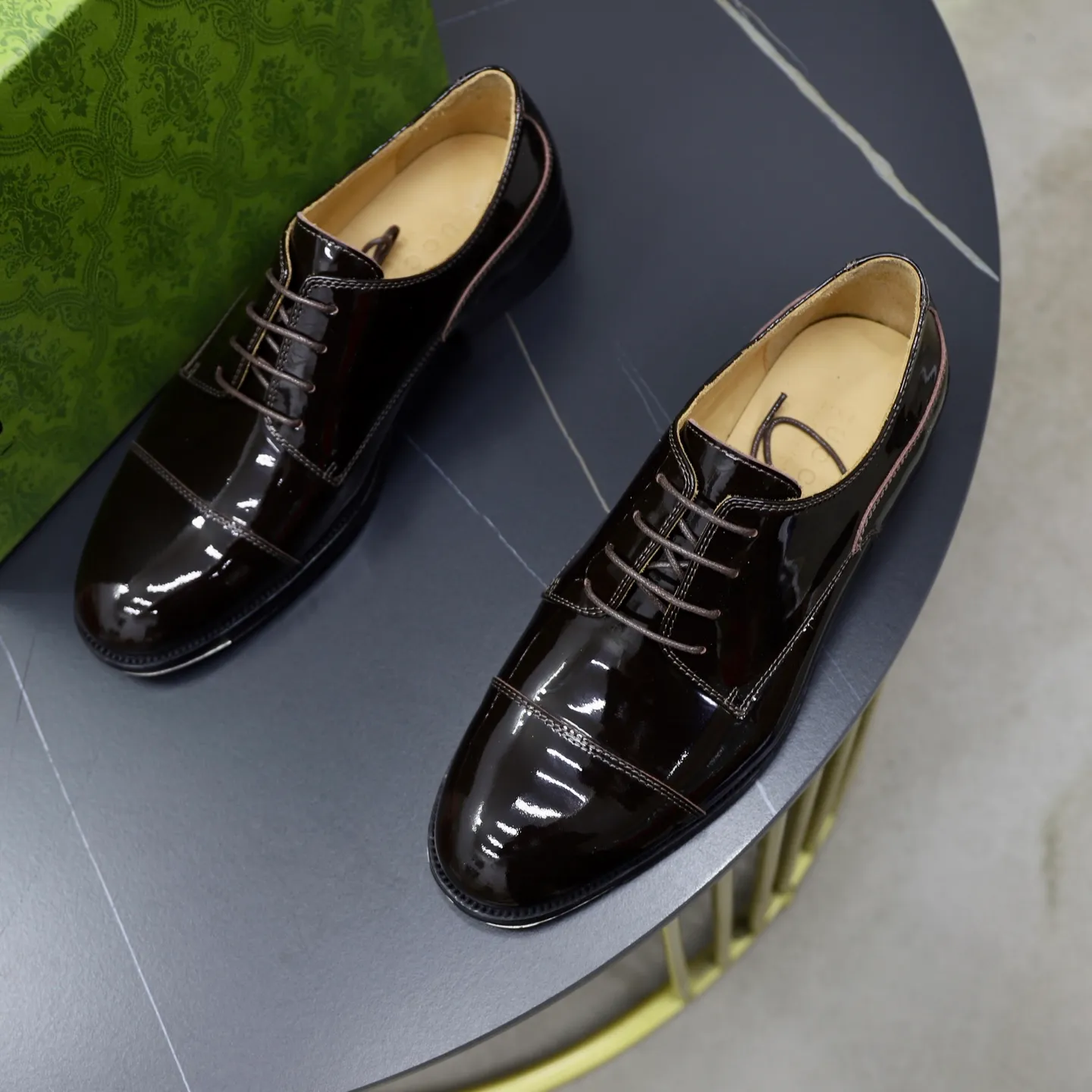 Men's shoes 💰660💰🙅‍♂️🙅‍♂️🙅‍♂️Niuli Brand: Gucci GuCCI Standard code: Men's code 39-44 (45 can be customized) Grade: Same style as the official website Original quality Material: Original cowhide surface Comfortable cowhide lining Original outsole Style category: Men's fashionable casual leather shoes Distinguished big-name luxury elements, top luxury Color: actual picture color